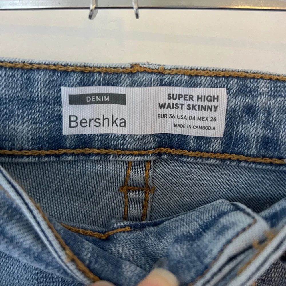 Bershka High Rise Blue Jeans with Classic Denim Style - Picture 3 of 5